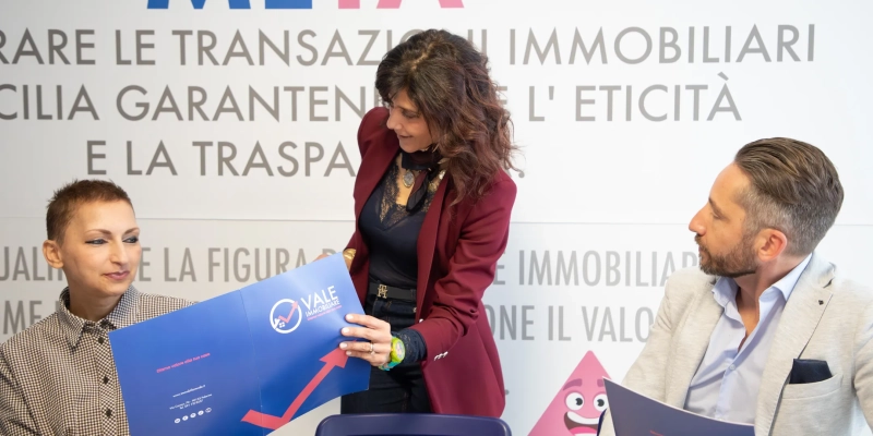 Il team di Vale Immobiliare davanti al pannello sull'etica e la trasparenza nelle transazioni immobiliari